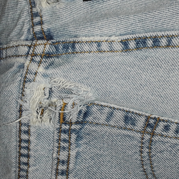 Levi Shorts - Picture 3 of 3